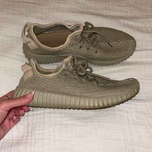Tan Yeezy’s